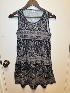 Simple Fun Paisley Print Sleeveless Midi Dress in Black and White Size Small